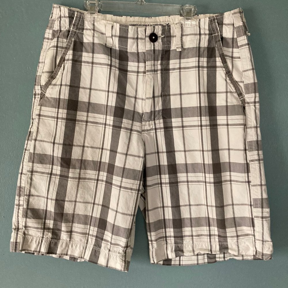 American Eagle Outfitters men's longer length plaid shorts size 33